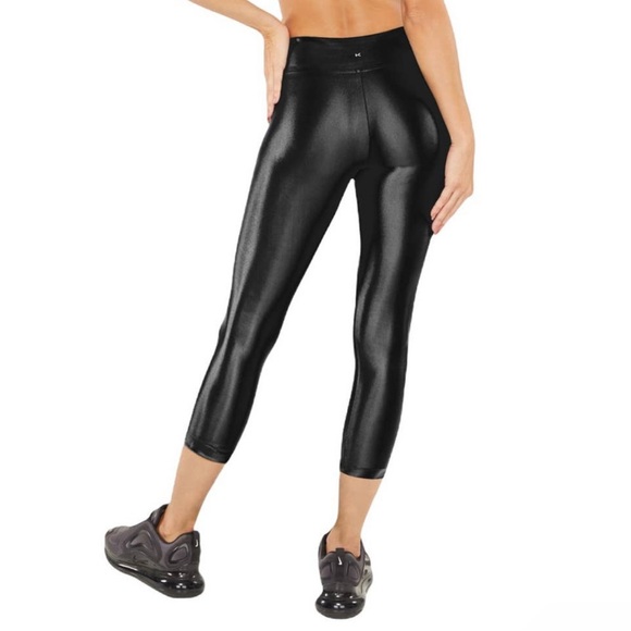 Koral Lustrous High Rise Capri Legging (S) - Picture 3 of 9